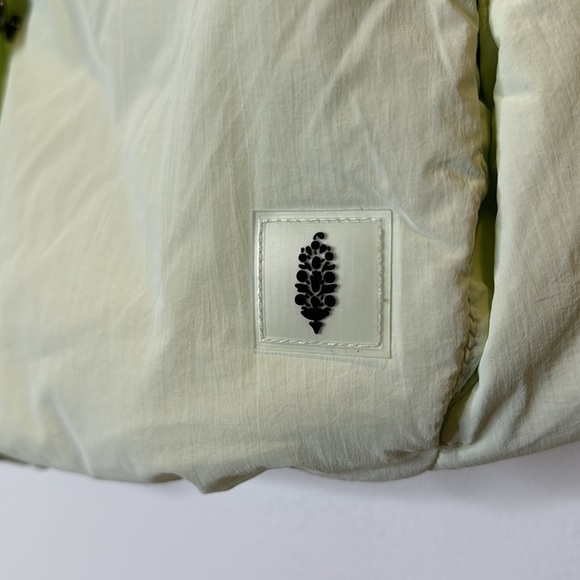 Free People FP Movement Sight Seein’ Puffer Vest Medium - Picture 5 of 10